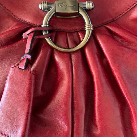 Salvatore Ferragamo Gancio Levante Red Hobo Tags - Picture 4 of 8